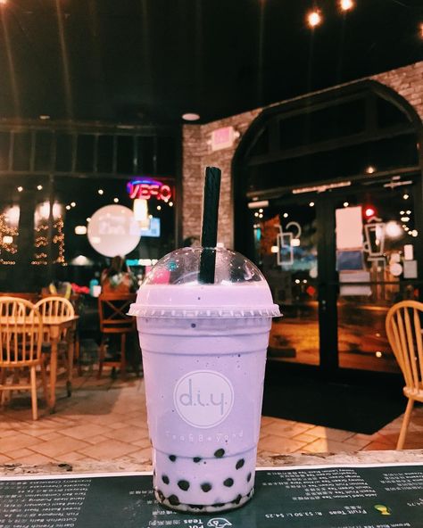 #Repost @diytea Our taro smoothie with boba is a go to favorite Taro Smoothie, Diy Tea, Tea Places, Bubble Tea Boba, Boba Drink, Bubble Milk Tea, Tea Diy, Japanese Snacks, Yogurt Cups