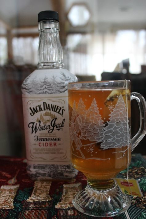 Winter Jack Apple Hot Toddy Recipe - Beauty Loves Booze Jack Daniels Cider Recipes, Jack Daniels Winter Cider Recipes, Jack Daniel’s Winter Jack Recipes, Winter Jack Cocktails, Winter Jack Recipes Drinks, Winter Jack Daniels Recipes, Jack Daniels Winter Jack Recipes, Winter Jack Recipes, Winter Jack Daniels