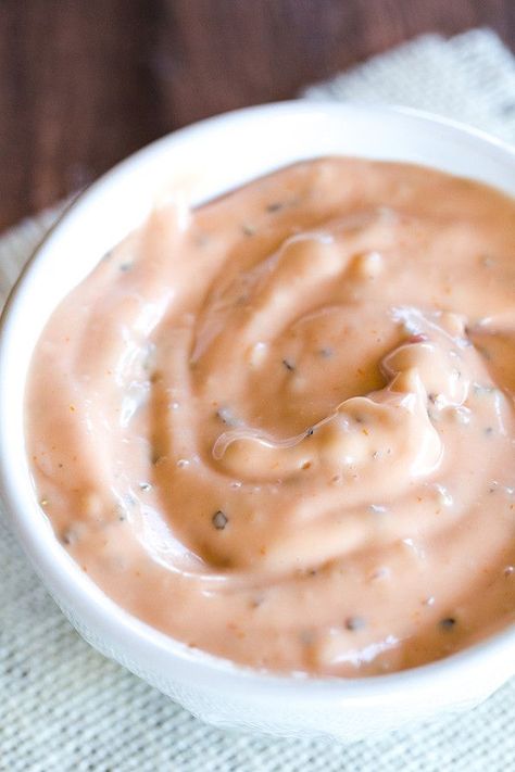 If you dig the sauce on Big Macs or the "special sauce" that high-end sandwich joints slather on their burgers, you are going to LOVE this burger sauce! Applebees Mexi Ranch Sauce, Applebees Quasidilla Burger Recipes, Burger Quesadilla, Quesadilla Burgers, Hamburger Sauce, Tomato Pruning, Brown Eyed Baker, Hamburger Dishes, Easy Sandwich