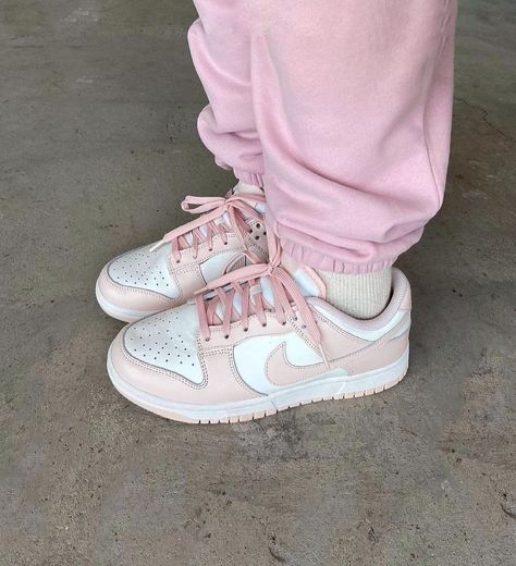 Pink Shoes Outfit, Expensive Sneakers, Jordan Collection, Blue Dior, Jordan Chicago, Cheap Jordan, Jordan Shoes Girls, All Nike Shoes, Cute Nike Shoes