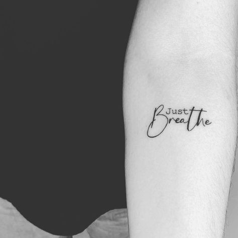 MEXCHILADA | Tattoos Chingones on Instagram: "Just Breathe ✨ . . .  #tattoo #tatuaje #quote #quotetattoo #letteringtattoo  #tatuajechileno #blackworktattoo #letteringart #letteringchallenge #tatuajes  #tatuajesmujeres  #tattooed #tattooedgirls #letteringchile #tatuajechile #mexchilada #tattoodesign #tattooartist #tattooideas  #providencia #santiago #letras #letra #letteringoftheday  #minimalismo #minimal #girl #tattooed #phrases" Just Breathe Butterfly Tattoo, Just Breathe Tattoos For Women, Breathe Tattoos, Just Breathe Tattoo, Minimal Girl, Tattoo Font, Hair Tattoos, Fine Line Tattoos, Just Breathe