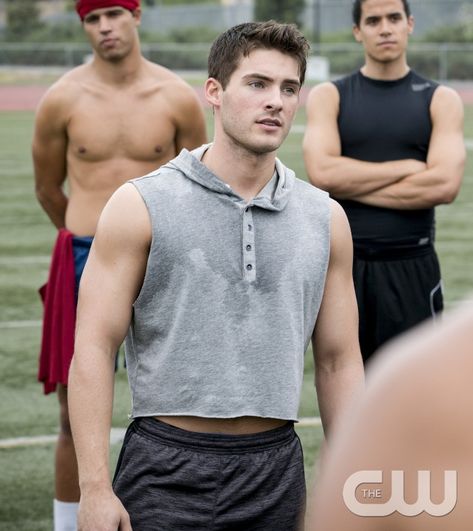 All American "i" S1EP3 Cody Christian Teen Wolf, Asher Adams, Mens Hairstyles Thick Hair, Cody Christian, Superman Lois, Cute White Guys, Country Men, Muscular Men