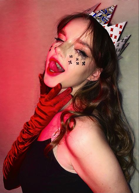 Red Queen Alice In Wonderland Costume, Red Heart Queen Costume, The Red Queen Costume, Queen Of Hearts Costume Diy Women, Alice In Wonderland Queen Of Hearts, Red Queen Halloween Costume, Red Queen Halloween, Red Queen Makeup, Red Hair Costume