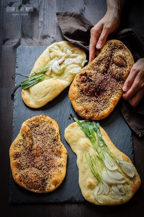 مناقيش manaqeesh (topped flatbread) #Lebanese #Levantine #Mediterranean #EasternMediterranean #Za'atar #savory #pies #bread #lunch #breakfast Arabisk Mad, حلويات عربية, Za Atar, Vegan Bread, Seitan, Middle Eastern Recipes, Arabic Food, Naan, Flatbread