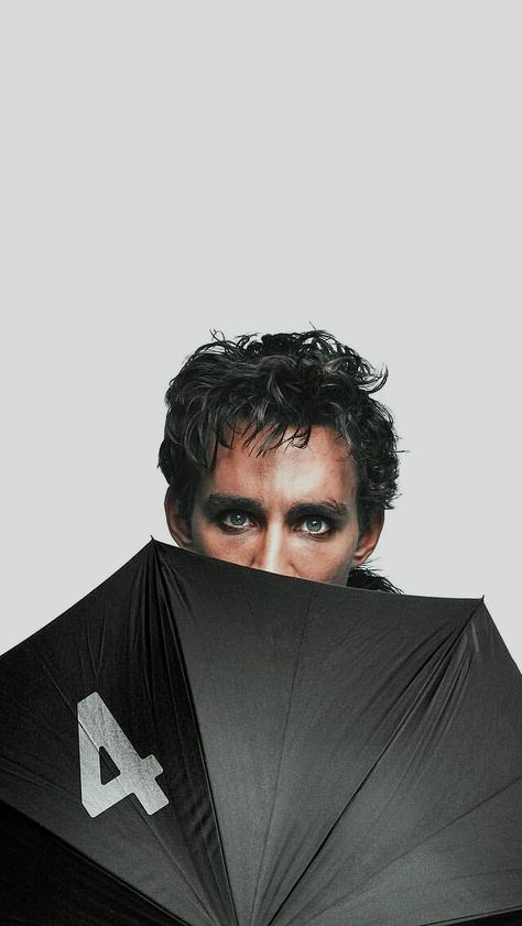 Robert Sheehan, Boy Celebrities, Umbrella Academy, Cartoon Tv, Gossip Girl, Serie Tv, Iron Man, Supernatural, Tv Series