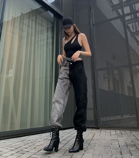 streetwear streetstyle clothes what to wear during summer baseball cap aviator sunglasses bella hadid style inspo baggy pants y2k cut out neoprer scuba body cool edgy instagrammable insta influencer style baddie Korean Grunge Outfits, Transition Outfits, Kawaii Fashion Outfits, Outfit Combinations, Kpop Fashion Outfits, Modern Outfits, College Fashion, Teenage Fashion Outfits, Edgy Outfits