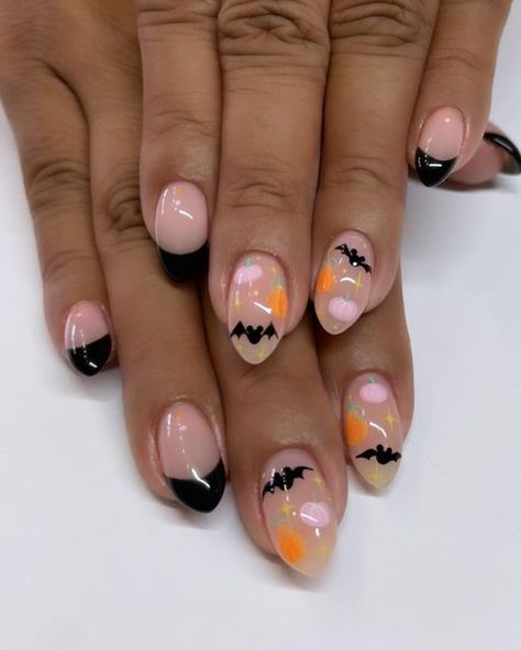 Dip Halloween Nail Ideas, Halloween Minimalist Nails, 2024 Halloween Nails, Disney Halloween Nails Acrylic, Halloween Nails Bats, Biab Designs, Halloween Disney Nails, Boo Nails, Bat Nail Art