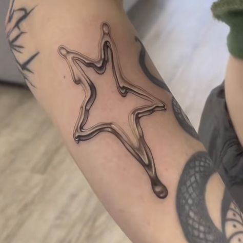 Chrome Star, Wrist Tattoo Designs, Sick Tattoo, Star Tattoo Designs, Clever Tattoos, Metal Tattoo, Star Tattoo, Tattoo Feminina, Discreet Tattoos