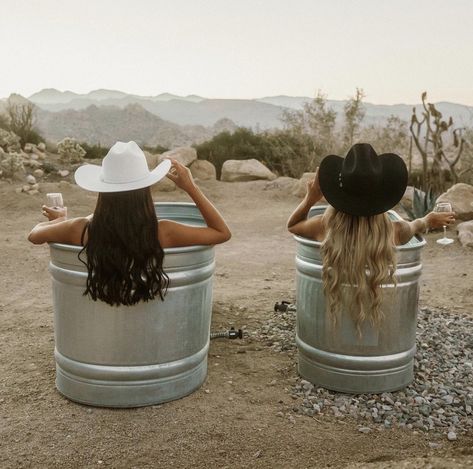 White Cowboy Hat Aesthetic, Trailer Park Photoshoot, Modern Cowgirl Aesthetic, Aesthetic Western Pictures, Caffeinated Cowgirl, Country Photoshoot Ideas, Disco Cowgirl Aesthetic, Western Cowgirl Aesthetic, Desert Cowgirl