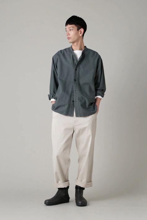 Muji Men Style, Muji Aesthetic, Uniqlo Looks, Uniqlo Outfit, Men Ootd, Muji Style, House Styling, Uniqlo Men, Formal Shirt