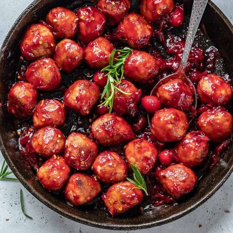 Tender and juicy chicken meatballs cooked in an easy and delicious cranberry sauce. They are ready in just under 30 minutes. Cranberry Sauce Healthy, Sausage Meatballs Recipes, Ground Chicken Meatballs, Meatballs Recipes, Cranberry Meatballs, Costco Chicken, Recipes With Ingredients, Low Calorie Chicken, Meatball Dinner