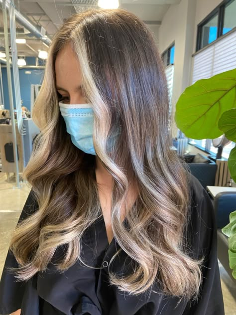 Money Pieces And Balayage, Brown Hair Blond Money Piece, Brown Money Piece Hair, Brown With Money Piece, Brown Hair Blonde Money Piece, Brown Hair With Money Piece Highlights, Brown Hair With Blonde Money Piece, Brown Hair With Blonde Underneath, Blonde Money Piece Hair