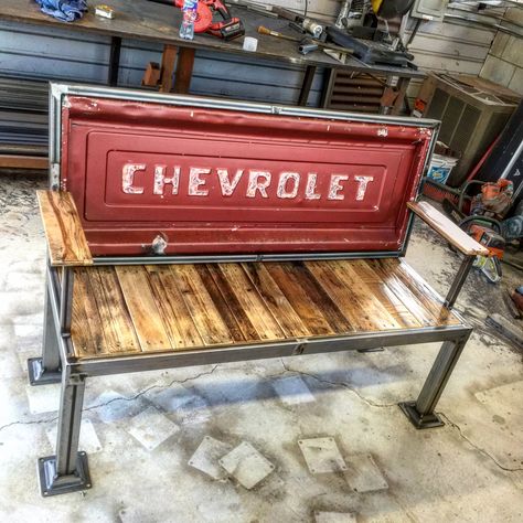 Truck Tailgate Bench, Tailgate Bench, Cool Welding Projects, Mechanical Projects, Welding Shop, Metal Patio Furniture, Truck Tailgate, Chevrolet Truck, Car Furniture