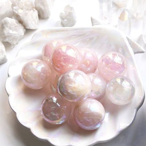 Crystal Packaging, Angel Aura Rose Quartz, Aura Rose Quartz, Coconut Perfume, Arte Do Kawaii, Crystal Aesthetic, Crystal Balls, Mermaid Aesthetic, Pretty Rocks