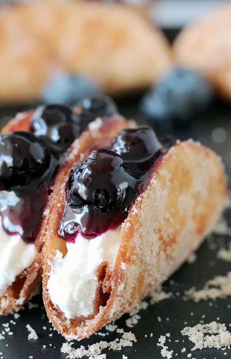 Blueberry Cheesecake Tacos – this is a recipe for very tasty dessert tacos. If you ask me, crunchy tortilla shells, filled with cheesecake filling and topped with homemade blueberry sauce make a perfect dessert. Dessert Tacos, Cheesecake Tacos, Dessert Taco, Tortilla Shells, Blueberry Sauce, Tasty Dessert, Cheesecake Filling, Oreo Dessert, Blueberry Recipes