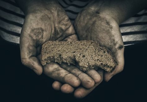 Poor People Food, Effects Of Globalization, Yemeni People, Empty Plate, Food Donation, Poor Family, Food Insecurity, Photography Words, People Food