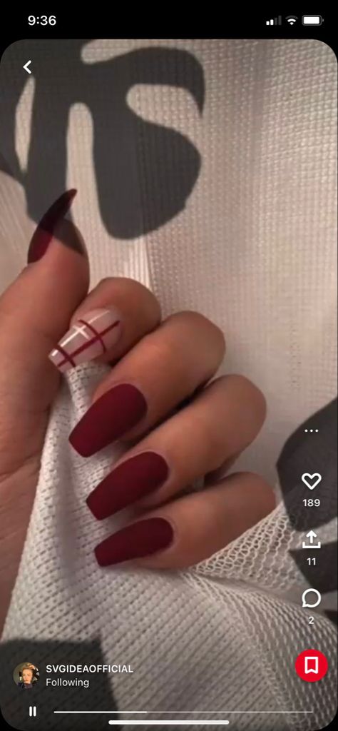 Maroon And White Nails Acrylic, Nails To Match Maroon Dress, Maroon Sweater Nails, Red November Nails, Crimson Nail Designs, Maroon And White Nails, Thanksgiving Nails Design Fall, Red Matte Nails, Nails 23