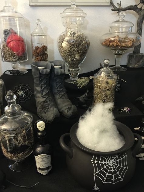 Potion Station, Potion Table, Specimen Jars, Jars Kitchen, Halloween Office, Witch Potion, Halloween Potions, Witch Shop, Halloween Witches