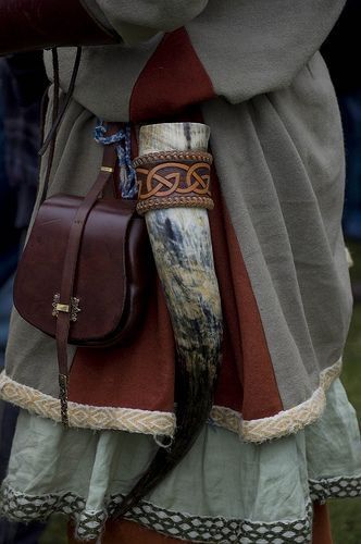 Vikings Clothes, Viking Accessories, Viking Festival, Art Viking, Viking Horn, Viking Garb, Drinking Horn, Viking Dress, Viking Life