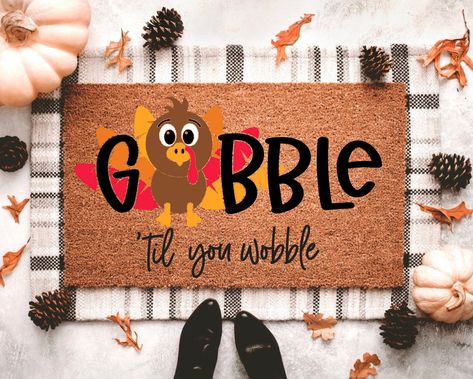 Turkey Thanksgiving Doormat | Fall Doormat | Fall Porch Decor | Outdoor Fall Decor | Autumn Welcome Mat| Thanksgiving Porch Decor by DaddyDaughterDeco on Etsy Thanksgiving Door Mat Diy, Diy Doormat Stencil, Thanksgiving Door Mat, Fall Door Mats Diy, Fall Doormat Ideas, Thanksgiving Doormat, Thanksgiving Porch, Door Mat Ideas, Doormat Ideas