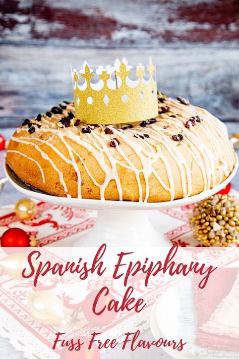 You will learn how to make this end of Christmas cake in a just a few easy steps. Rum and spices will please your guests during the holidays! |how to make an epiphany cake| best spanish cakes| best holiday cakes| #baking #holidaybaking #rumcakes Epiphany Desserts, Three Kings Cake Recipe, French King Cake Recipe, Epiphany Cake, Epiphany Holiday, King Cake Recipe Easy, King Cake Recipe, International Desserts, Twelfth Night