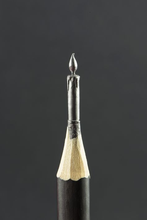 Pencil Carving Art, Pencil Sculpture, Pencil Carving, Micro Art, Metal Art Techniques, Pencil Lead, Pencil Crayon, Girly Drawings, Carving Wood