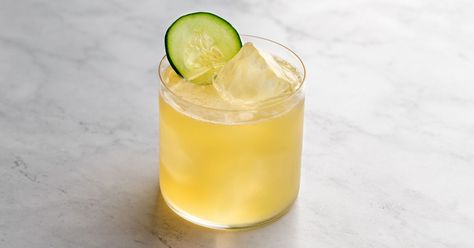 The Irish Maid is a Whiskey Sour variation featuring Irish whiskey, lemon juice and fresh cucumber. It makes the case for whiskey as a summer drink. Making Liquor, Bartender 101, Manly Food, St Germain Cocktail, Liqueur Recipes, St Germaine, Whiskey Smash, Irish Drinks, Bartenders Guide