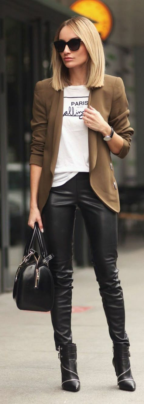 Fashion Outfits For Work Office Chic, Winter Mode Outfits, First Date Outfits, Look Legging, Best Casual Outfits, Style Casual Chic, Brown Blazer, Black Leather Pants, Fall Outfits For Work