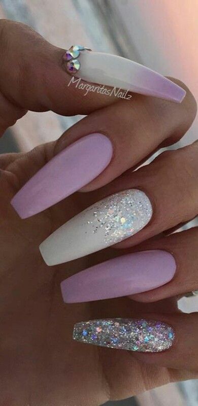 PINTEREST: @LOVEMEBEAUTY85 Unghie Sfumate, White Glitter Nails, Acrylic Coffin, Super Nails, Nails 2020, Colorful Nail Designs, Coffin Nails Designs, Pretty Acrylic Nails, Fancy Nails