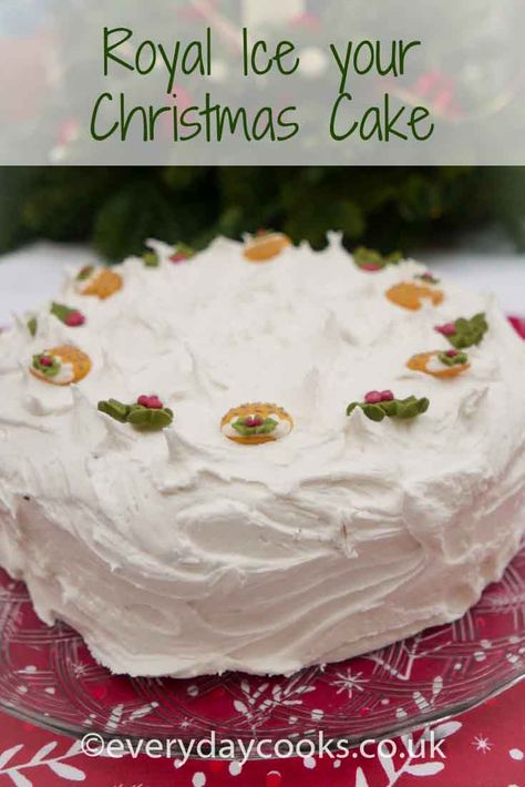 Easy Icing Recipe For Cookies, Recipe For Royal Icing, Xmas Cake Recipes, Cake With Royal Icing, Icing Recipe For Cake, Best Royal Icing Recipe, Easy Icing Recipe, Easy Royal Icing Recipe, Royal Icing Cakes