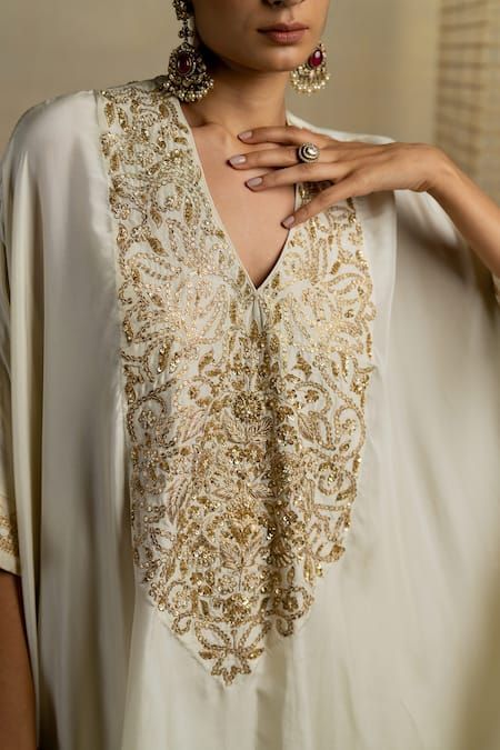 Buy White Silk Embroidery Aari V Neck Abil Floral Yoke Kaftan And Palazzo Set For Women by Pooja-Keyur Online at Aza Fashions. White Kaftan, Embroidered Kaftan, Palazzo Set, Sequin Embroidery, Ethnic Dress, Sequins Embroidery, Silk Embroidery, Comfort Wear, Indian Designer Wear