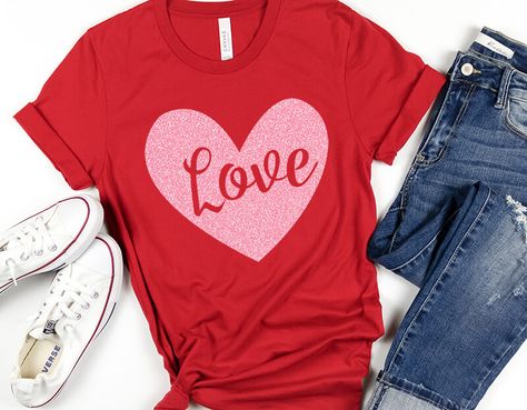 Valentine Shirt Ideas, T Shirt Text Design, Cute Valentine Ideas, Cricut Valentine, Homemade Shirts, Womens Valentine Shirts, Couple T Shirt Design, Writing Design, Hand Drawn Heart