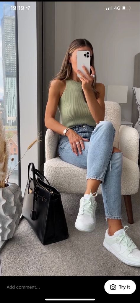 Casual Lunch Outfit, Lots Of Followers, Denise Mercedes, Famous On Instagram, Sneakers Outfit Summer, White Sneakers Outfit, Lunch Outfit, Pictures People, Outing Outfit