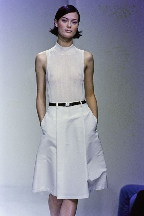 Prada Spring 1995 Ready-to-Wear Collection | Vogue Vintage Runway, Prada Spring, Runway Models, Fashion Show Collection, Celebrity Dresses, Elegant Outfit, 90s Fashion, Runway Fashion, Paris Fashion Week