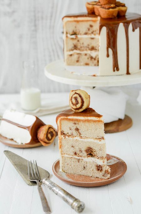 Cinnamon Roll Layer Cake Cinnabon Cake Recipe, Cinnamon Roll Layer Cake, Marble Layer Cake, Cinnabon Cinnamon Roll Cake, Cinnabon Cake, Cinnamon Bun Cake, Cinnamon Swirl Cake, Snickerdoodle Cake, Grooms Cakes