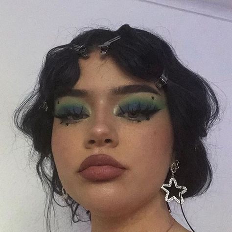 Maquillage On Fleek, Festival Make Up, Look Grunge, Alt Makeup, Hipster Grunge, Smink Inspiration, Alternative Makeup, Green Eyeshadow, Edgy Makeup