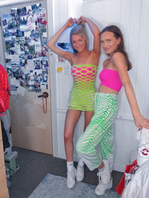 averyhamilton | VSCO Neon Frat Party Outfit, Neon Outfits Party, Glow Party Outfit, Neon Party Outfits, Party Outfit College, Techno Outfit, Neon Prom Dresses, Latina Outfit, Halloween Coustumes