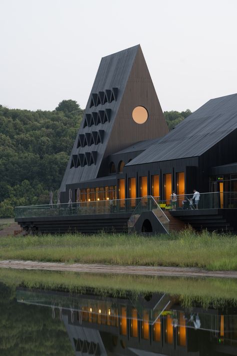 Hotel Facade, Welcome Center, Black Houses, Woodland House, Home Building Tips, Wooden Architecture, Russian Architecture, Building Front, Building Plans House