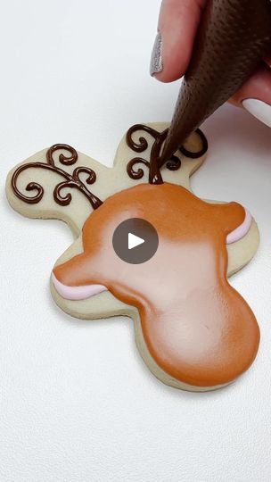 ❤️🦌MY BEST CHRISTMAS COOKIE FLIP EVER! 🦌❤️ Mistakes were made and repaired but sometimes you just have to trust the process with Sugar Cookie Decorating!... | By Beka Claire | Facebook Christmas Cookie Swap, Cookie Swap, Best Christmas Cookies, Christmas Cookies Decorated, Royal Icing, Sugar Cookies Decorated, Christmas Baking, Decorating Tips, Christmas Cookies