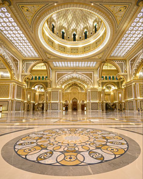 Arab Palace, Jain Mandir, King Palace, Luxury Hall, Temple Ideas, Palace Architecture, Mosque Design, Palace Interior, Conference Hall