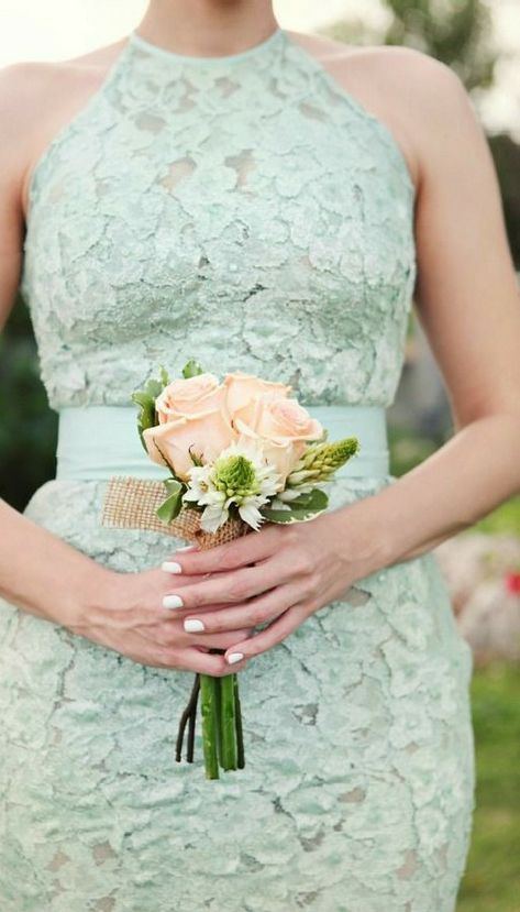 Bridesmaid Bouquet Ideas, Creative Floral Arrangements, Wedding Gown Elegant, Simple Bouquet, Small Wedding Bouquets, Vintage Chic Wedding, Bride’s Mother, Moon Flowers, Blue Thistle