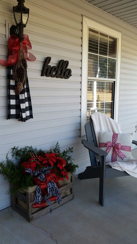 Christmas front porch, crate, buffalo plaid, pillow. Christmas Decor With Crates, Winter Outdoor Decorations, Homemade Christmas Ornaments Diy, Christmas Table Decorations Diy, Backgrounds Christmas, Country Winter, Diy Girls Bedroom, Boyfriend Christmas, Diy Popsicle