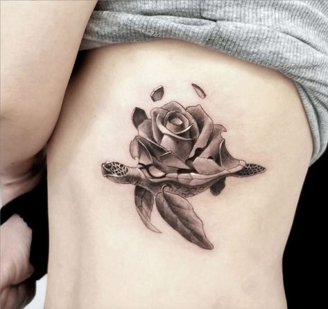 150+ Cute Sea Turtle Tattoos Designs with Meanings (2023) - TattoosBoyGirl Turtle Rose Tattoo, Turtle And Rose Tattoo, Rose Black And Grey, Cute Turtle Tattoo, Sea Turtle Tattoos, Tatoo Rose, Small Turtle Tattoo, Grey Illustration, Tortoise Tattoo