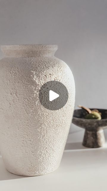 Vase Upcycling, Ceramic Texture, Diy Vase, Diy Creative, Interior Art, Diy Garden, Ceramic Pottery, Diy Art, Easy Diy