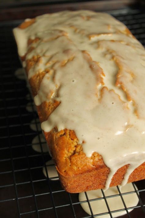 Life on Food: MAPLE CINNAMON QUICK BREAD {SRC} Cinnamon Quick Bread, Chicken With Mushrooms, Cinnamon Bread Recipe, I Love To Read, First Day Of Fall, Balsamic Chicken, Types Of Bread, Cinnamon Bread, Quick Bread Recipes