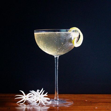 Silver Needle Tea, Tea Cocktail Recipes, Infused Gin, Tea Cocktail, Tea Cocktails, Best Cocktail Recipes, Jasmine Tea, Tea Company, Easy Entertaining