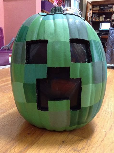 Minecraft Creeper Pumpkin, Creeper Pumpkin, Minecraft Pumpkin, Pumpkins Painting, Minecraft Halloween, Pumpkin Templates, Pumpkin Character, Carve Pumpkins, Pumpkin Diy