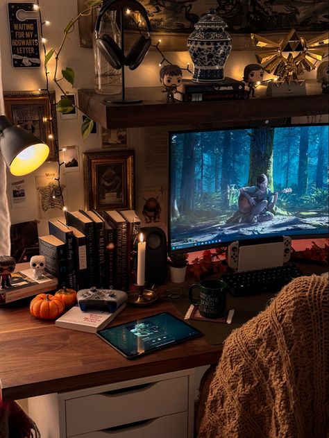 Brown Gaming Setup Aesthetic, Dark Academia Streaming Setup, Harry Potter Pc Setup, Gaming Setup Vintage, Cozy Video Game Room, Antique Gaming Setup, Cozy Gaming Room Aesthetic, Writer Room Aesthetic, Cosy Pc Setup