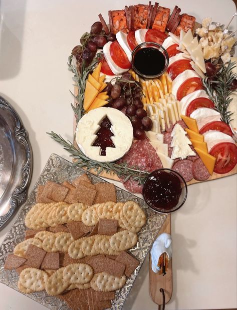 candy cane caprese charcuterie board Caprese Charcuterie Board, Christmas Candy Board, Candy Cane Charcuterie Board, Christmas Charcuterie Board, Charcuterie Appetizers, Christmas Charcuterie, Candy Board, Christmas 2025, Christmas Apps