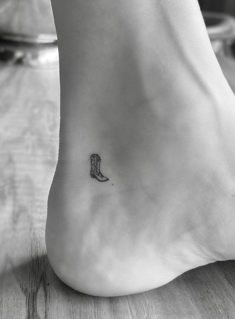 Kendall Jenner Cowboy, Boot Tattoo, Cowboy Boot Tattoo, Cowgirl Tattoos, Cowboy Tattoos, Country Tattoos, Petit Tattoo, Hidden Tattoos, Ankle Tattoos For Women